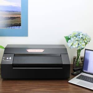 imprimante Braille ELITE 200 posée sur un bureau
