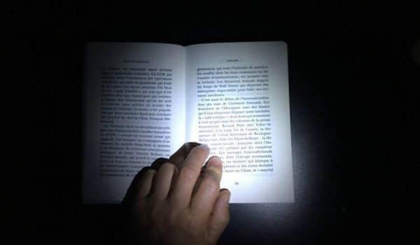 Lampe pour lunettes à clips pour éclairer votre livre - VISIOLE